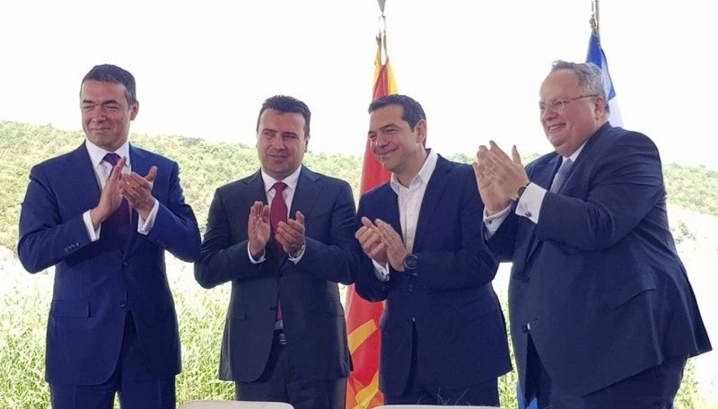 Ολοκληρώθηκε το έγκλημα: «Έπεσαν» οι υπογραφές! – Η Κυβέρνηση παρέδωσε την Μακεδονία μας στους Σκοπιανούς – «Βράζουν» οι Ελληνες